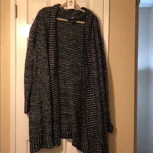 Black & white shrug/sweater
